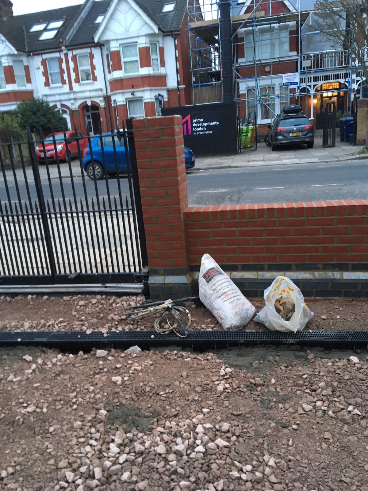 Bi-Folding gates, Twyford Avenue- Eailing