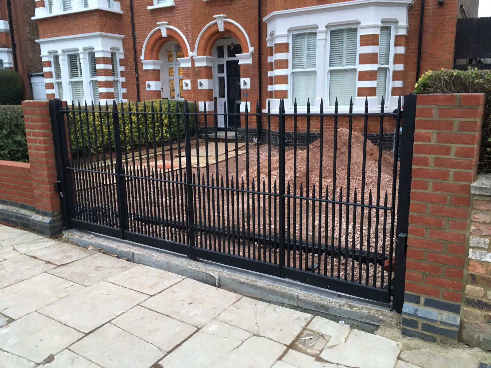 Bi-Folding gates, Twyford Avenue- Eailing