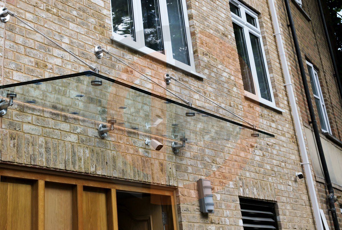 Black metal light supports left side