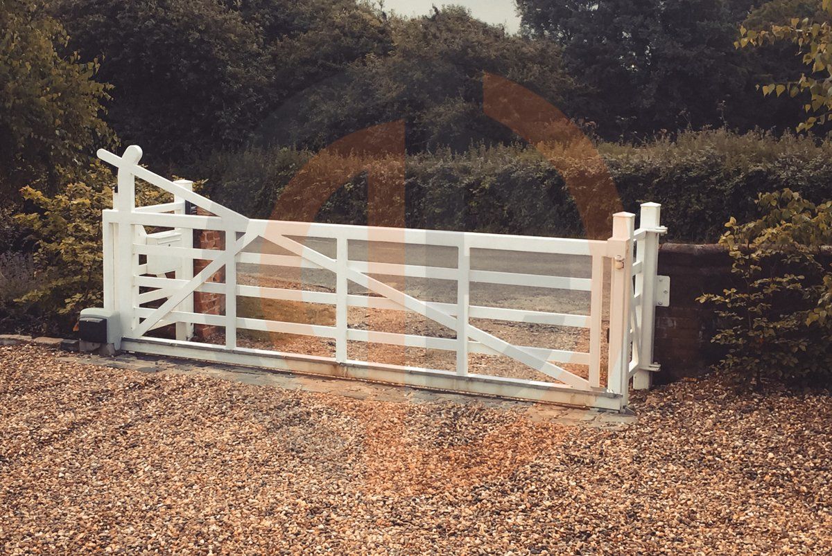 Electric Sliding gate & side entrance Sawbridgeworth