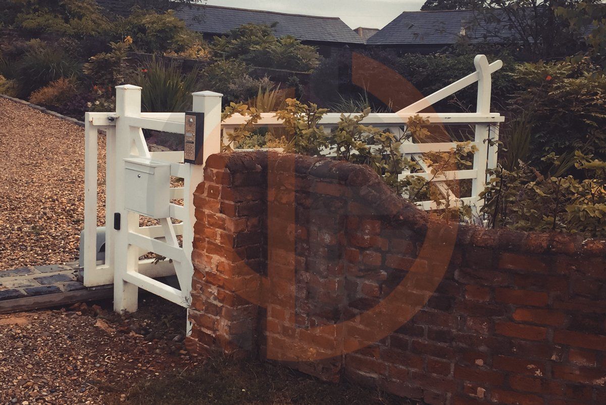 Electric Sliding gate & side entrance Sawbridgeworth