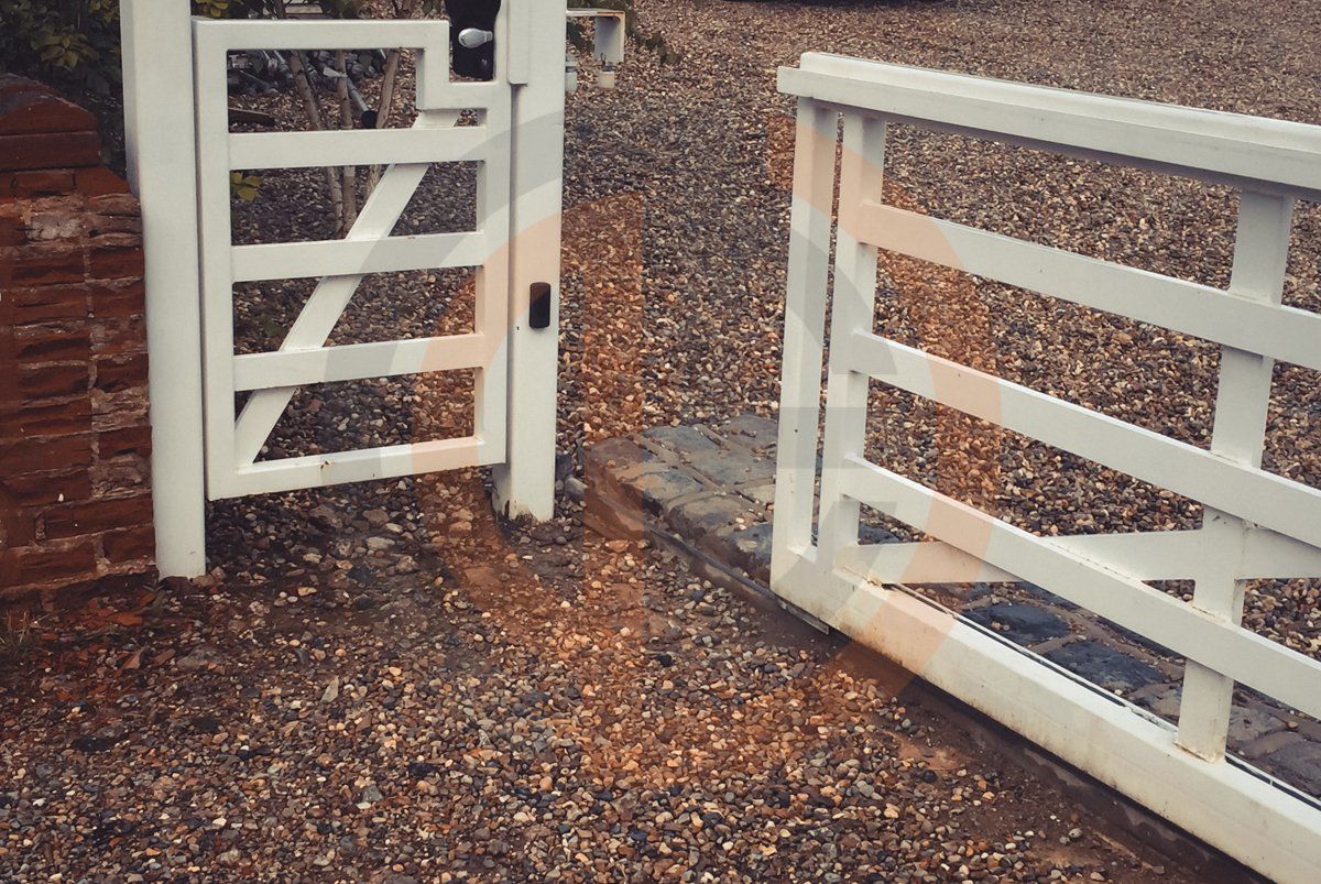 Electric Sliding gate & side entrance Sawbridgeworth