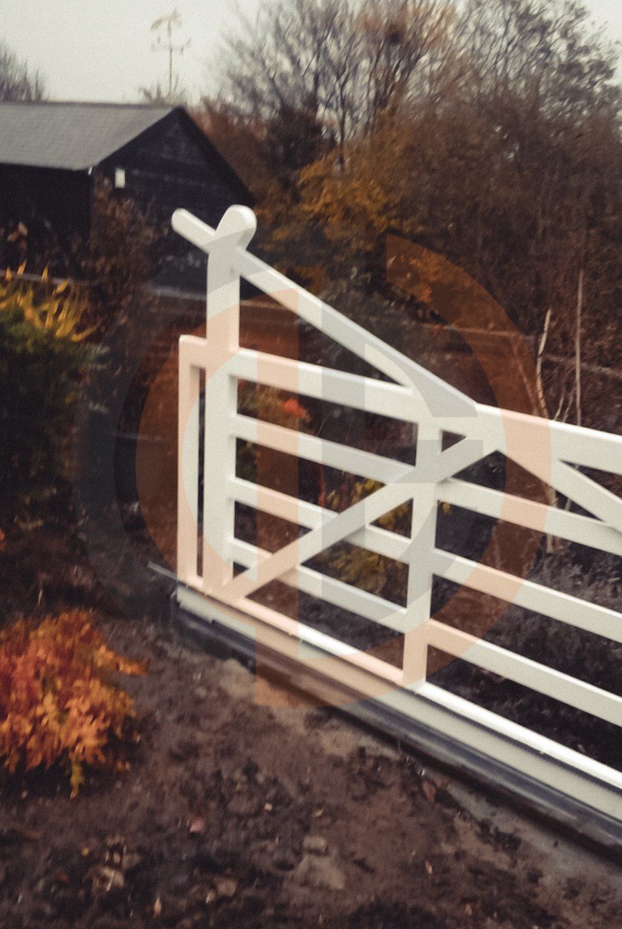 Electric Sliding gate & side entrance Sawbridgeworth