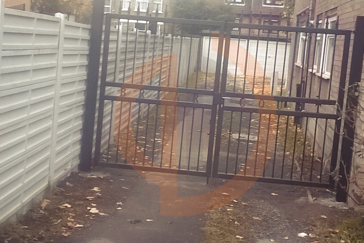 Manuel Double leaf gate Leytonstone
