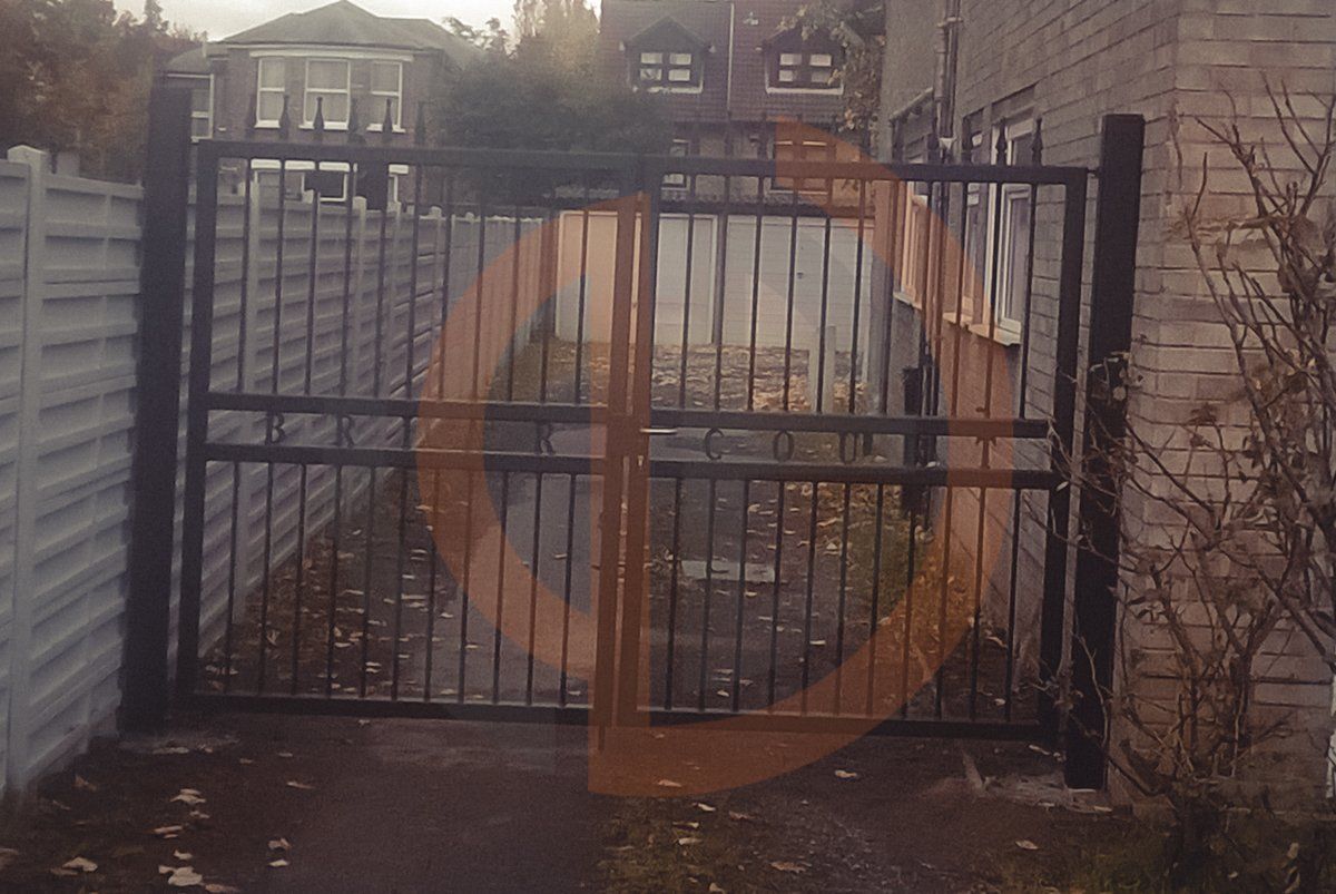 Manuel Double leaf gate Leytonstone