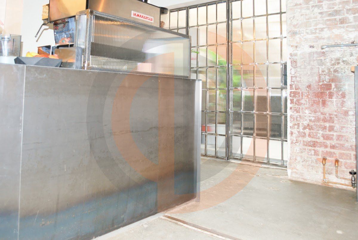 BLOK GYM HACKNEY - Table base, Bar brackets & Office Partitions