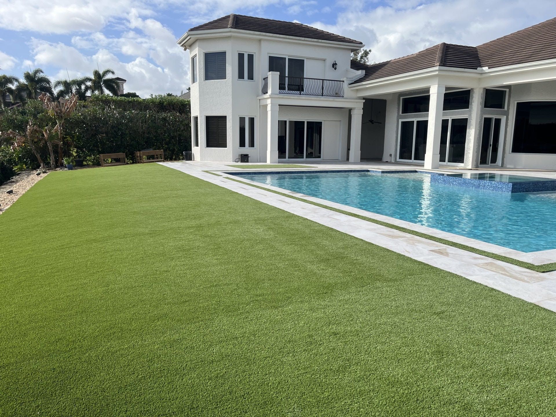 artificial-turf-pool-deck-inlay-treasure-coast-fl.
