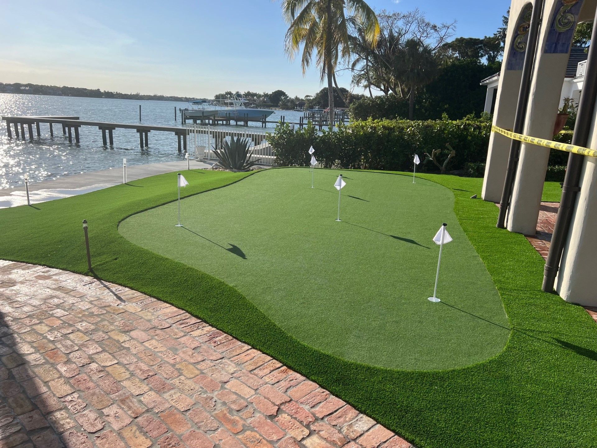 Why a Synthetic Putting Green Is the Best Investment for Your Yard
