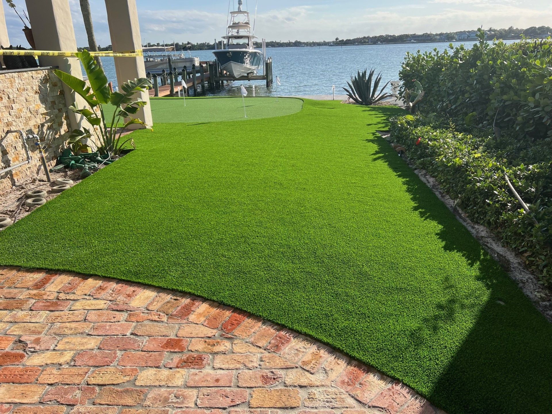 Why a Synthetic Putting Green Is the Best Investment for Your Yard
