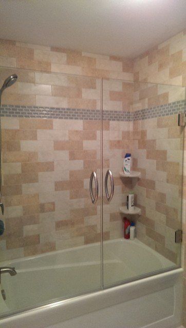 Frameless Shower with Bath Tub – Syracuse, NY – Luxury Glass