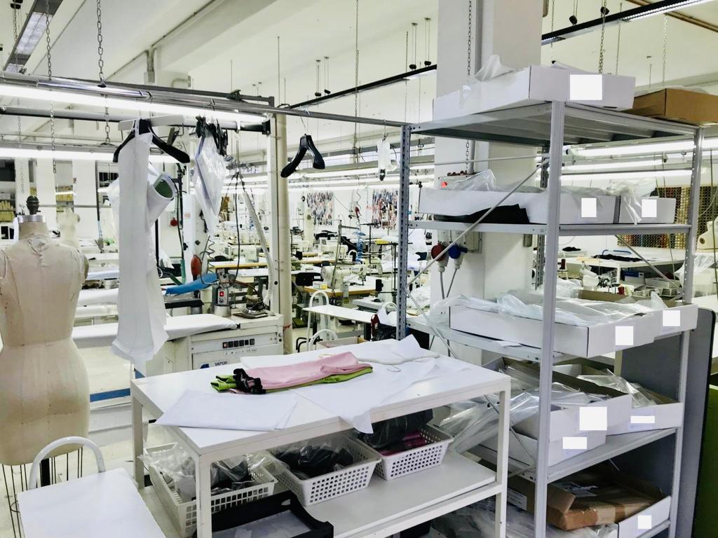 produzione di vestiti per bambine