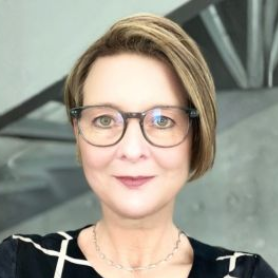 Portraitfoto von Anja Floetenmeyer-Woltmann