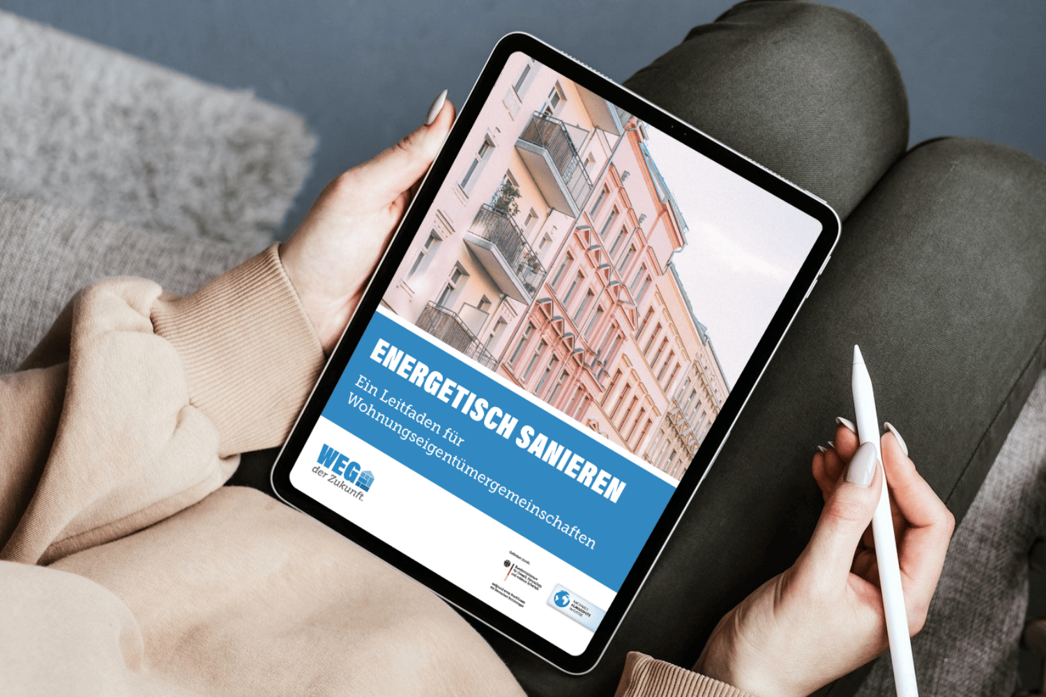 PDF-Leitfaden 'Energetisch sanieren in Wohnungseigentümergemeinschaften' öffnen