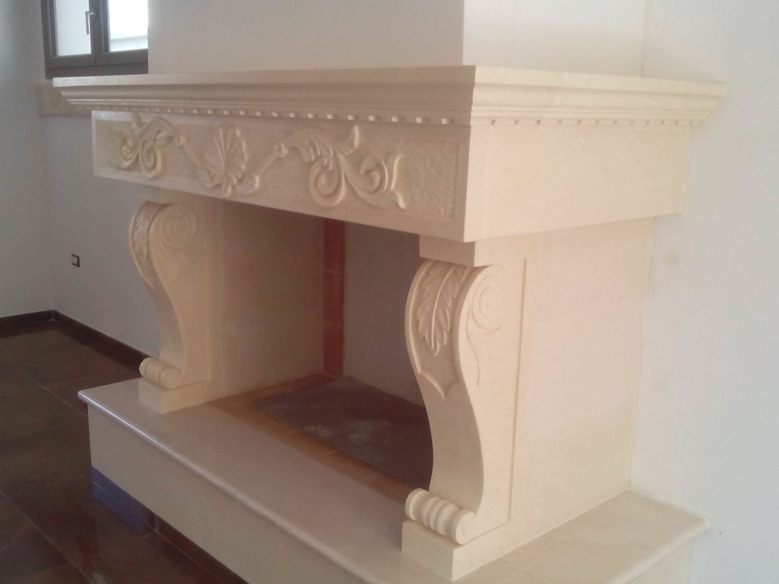 Caminetto in pietra leccese e carparo a Brindisi, Lecce, Taranto