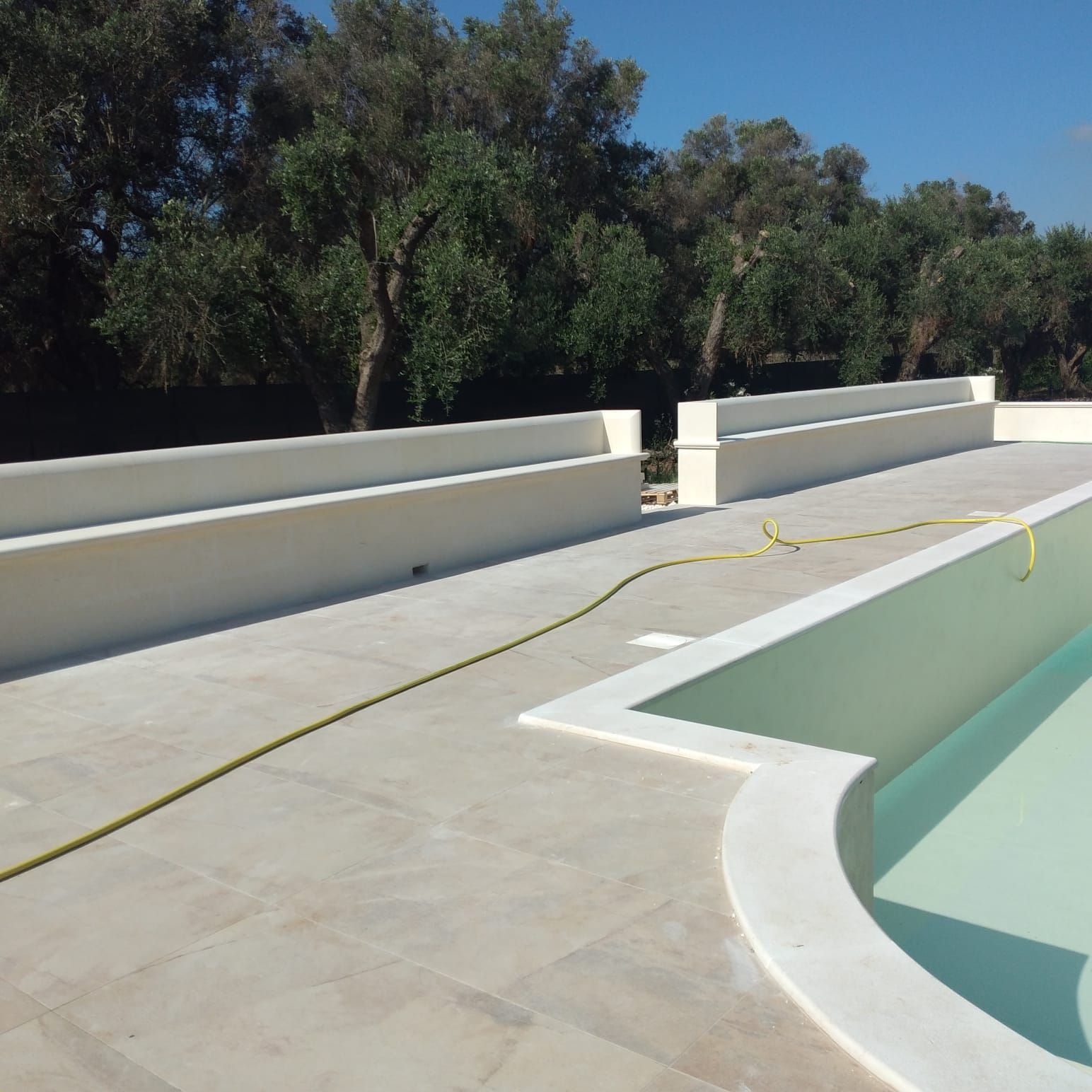 Piscina in pietra leccese e carparo a Brindisi, Lecce, Taranto