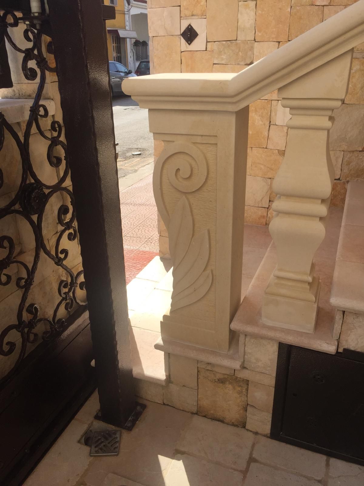 Scale in pietra leccese e carparo a Brindisi, Lecce, Taranto