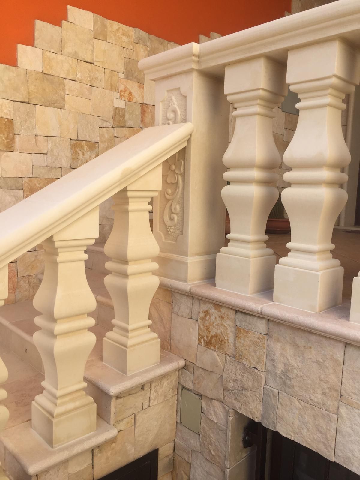 Scale in pietra leccese e carparo a Brindisi, Lecce, Taranto