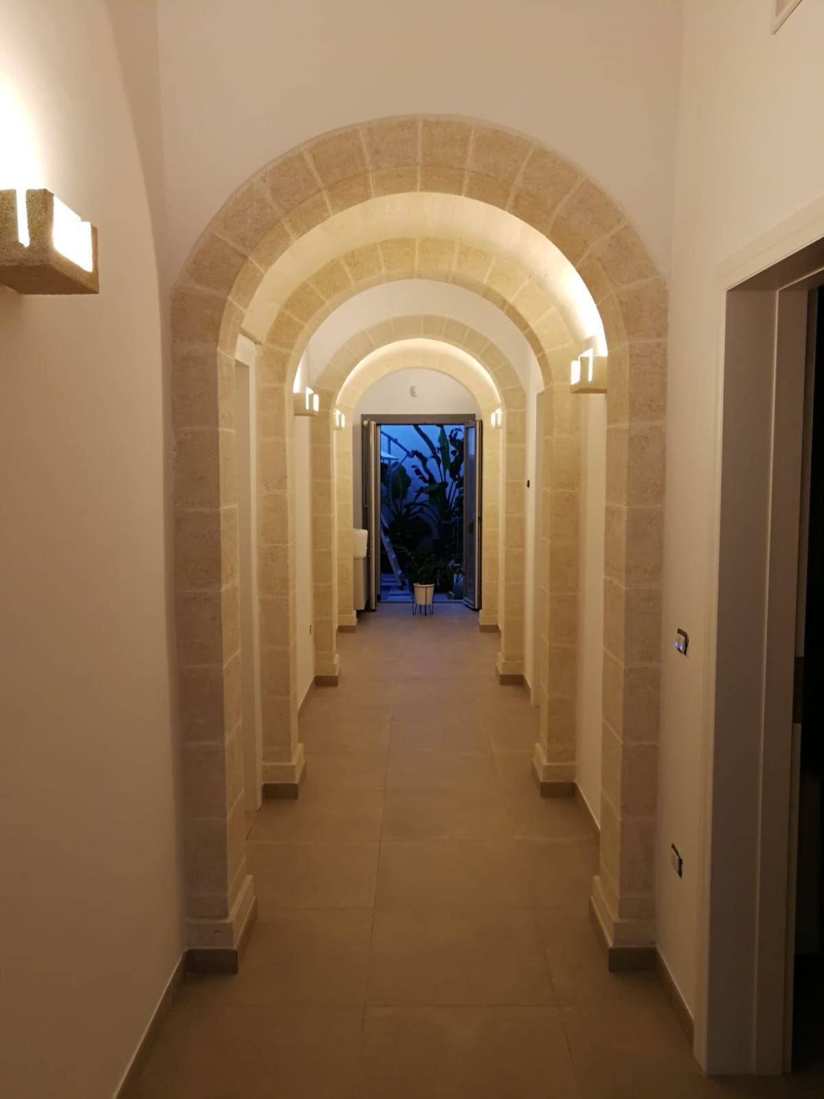 IIluminazione e lampade in pietra leccese e carparo a Brindisi, Lecce, Taranto