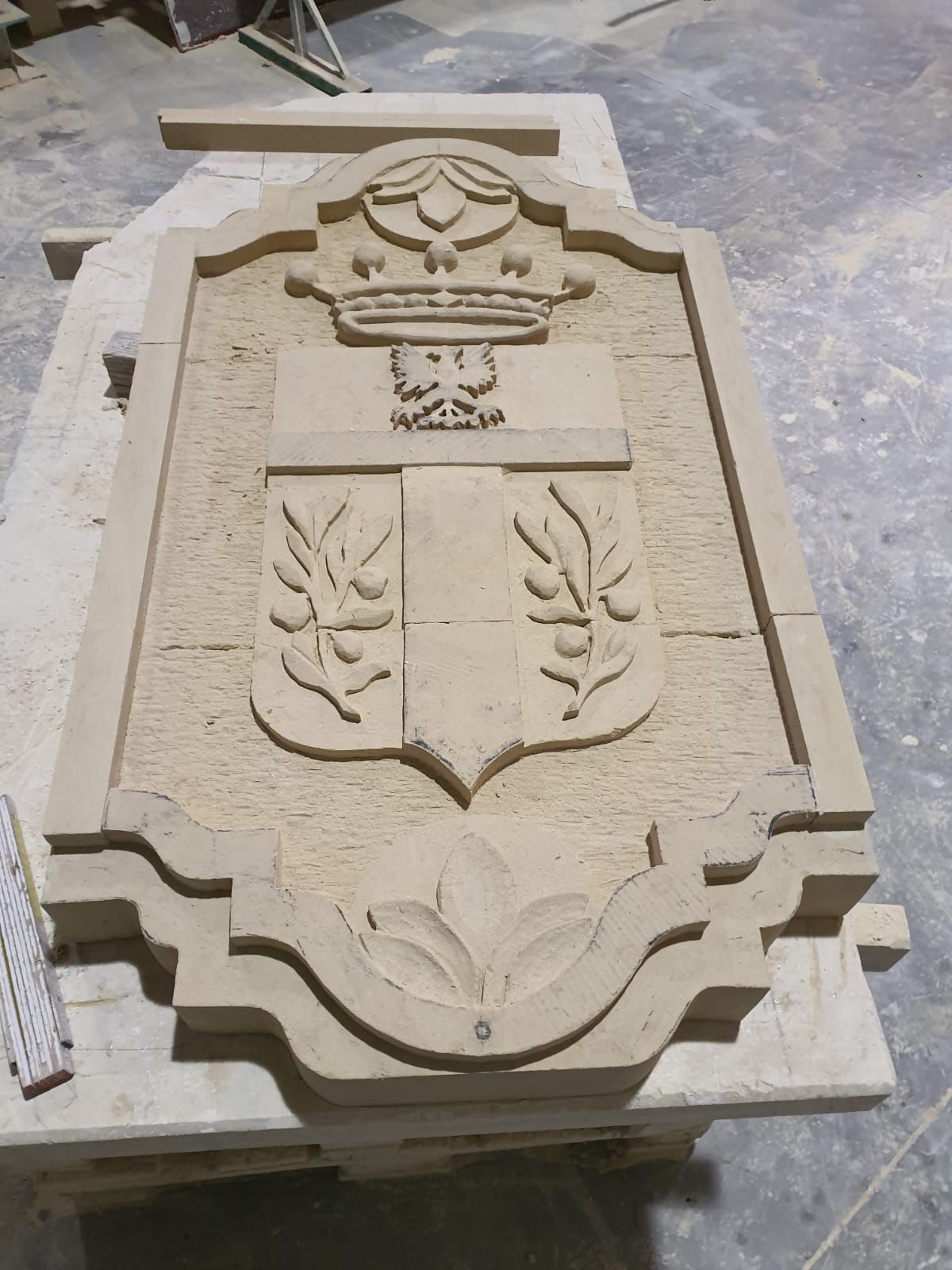 Manufatti in pietra leccese e carparo a Brindisi, Lecce, Taranto