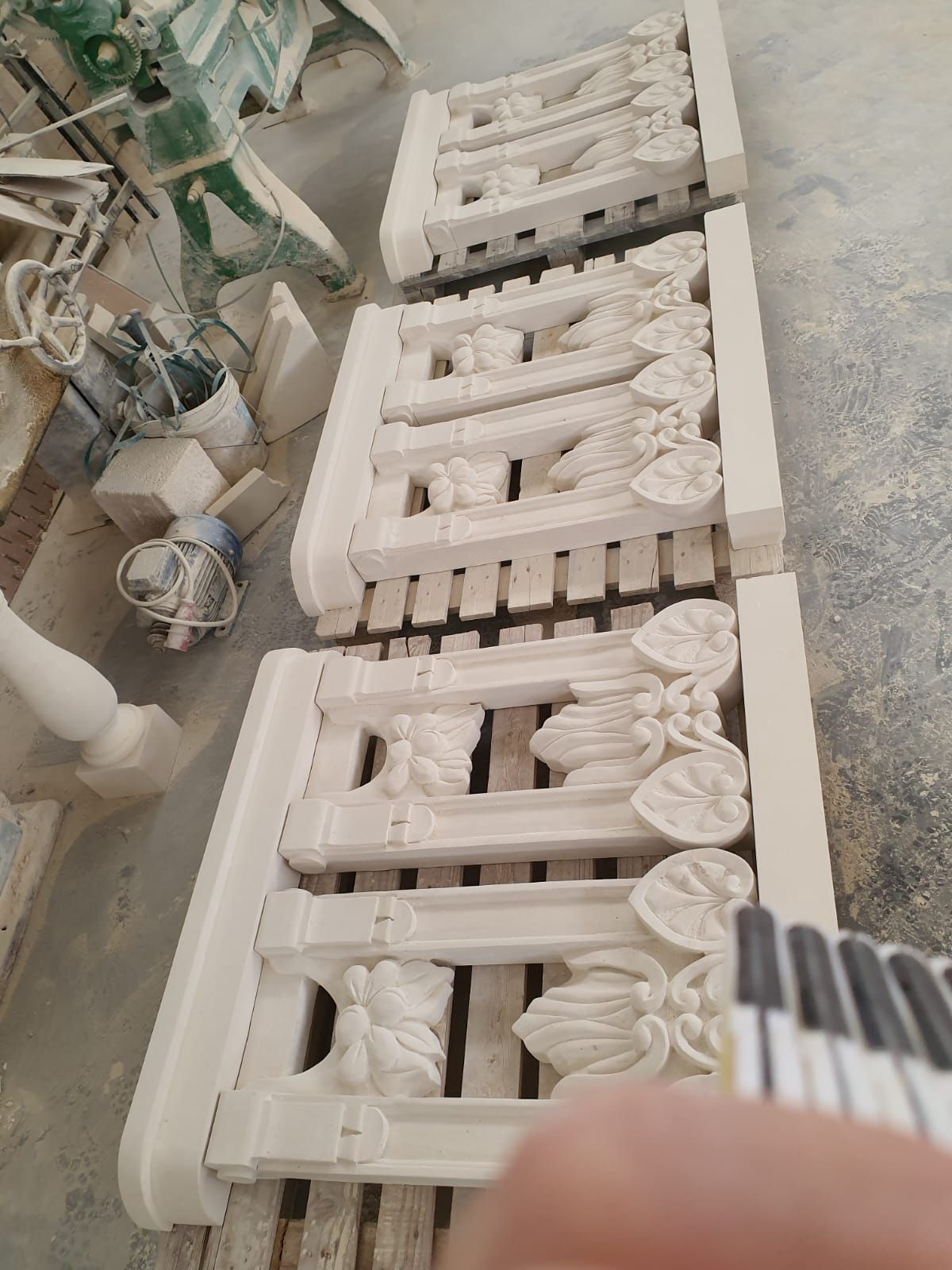 Balaustra in pietra leccese e carparo a Brindisi, Lecce, Taranto