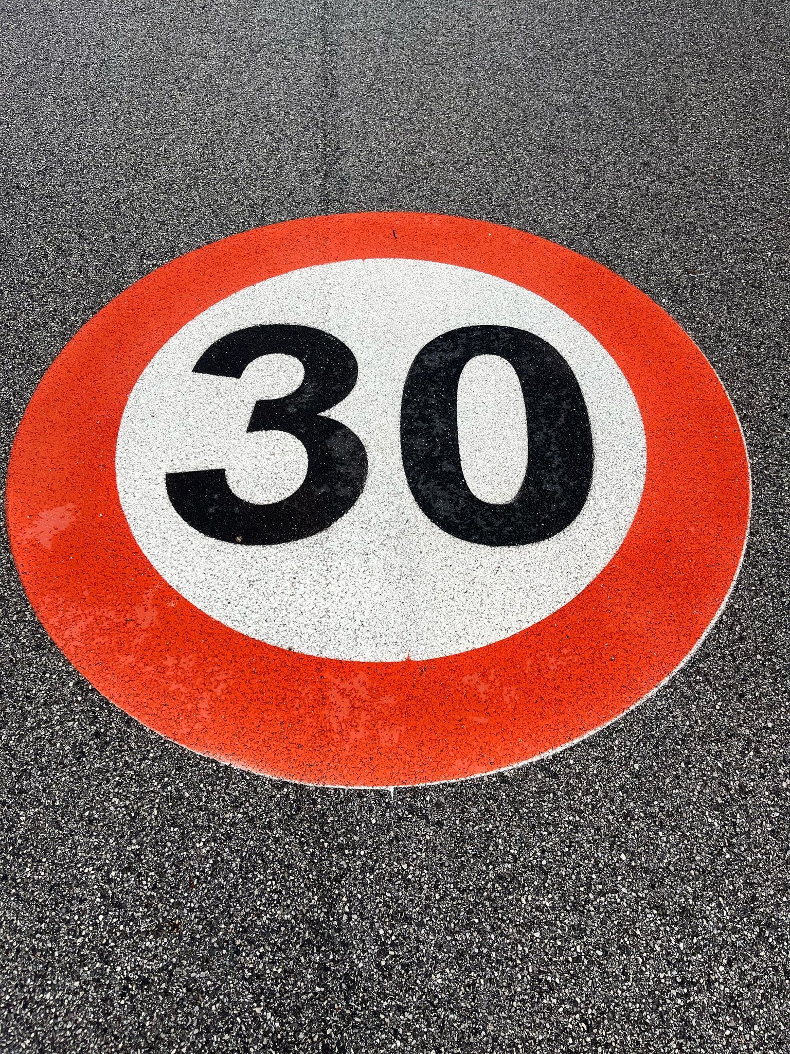 Limite di velocità su strada