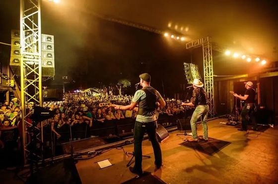 Playing bass with Jon Wolfe at Stubbs BBQ in Austin, TX﻿