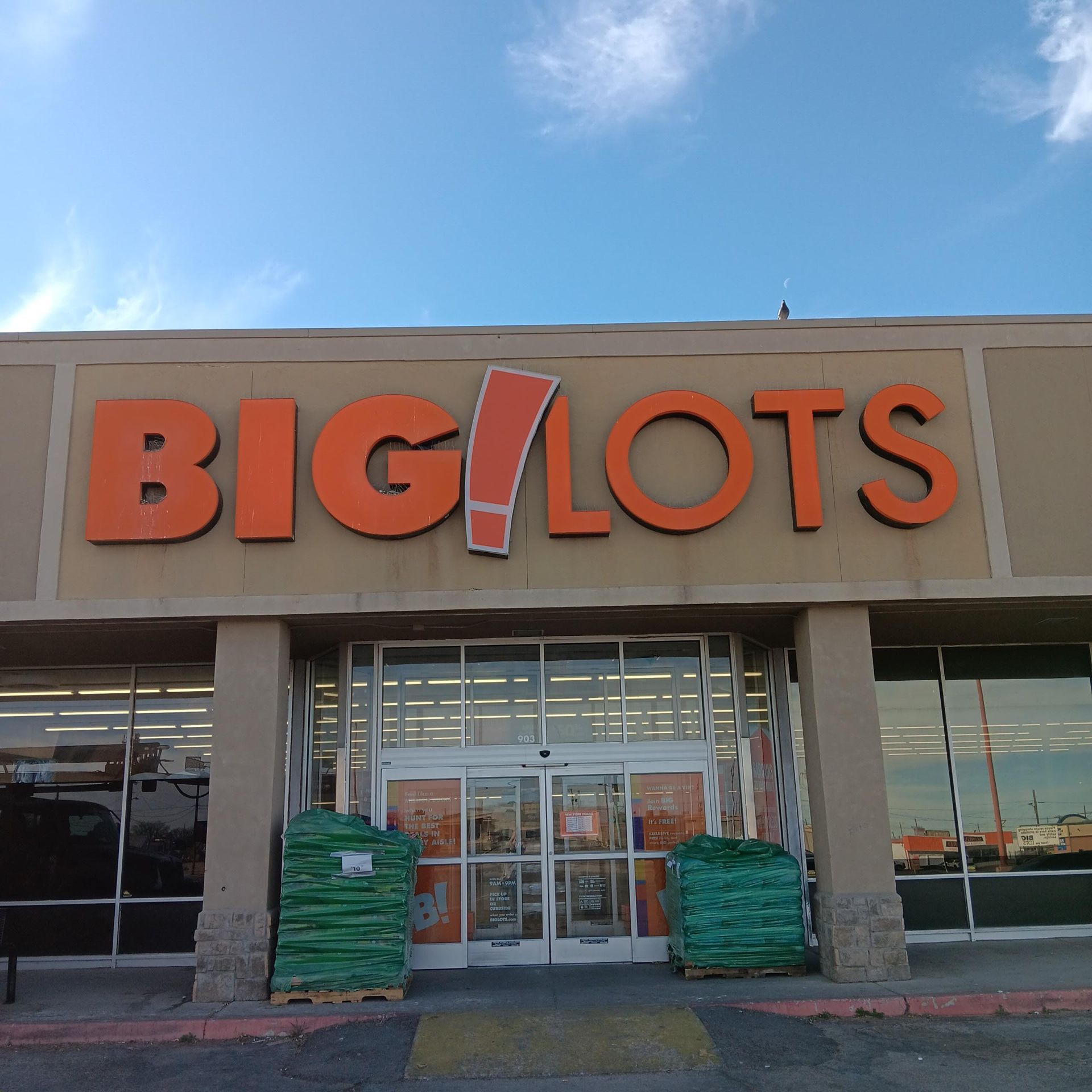 The front of a big lots store with a blue sky in the background