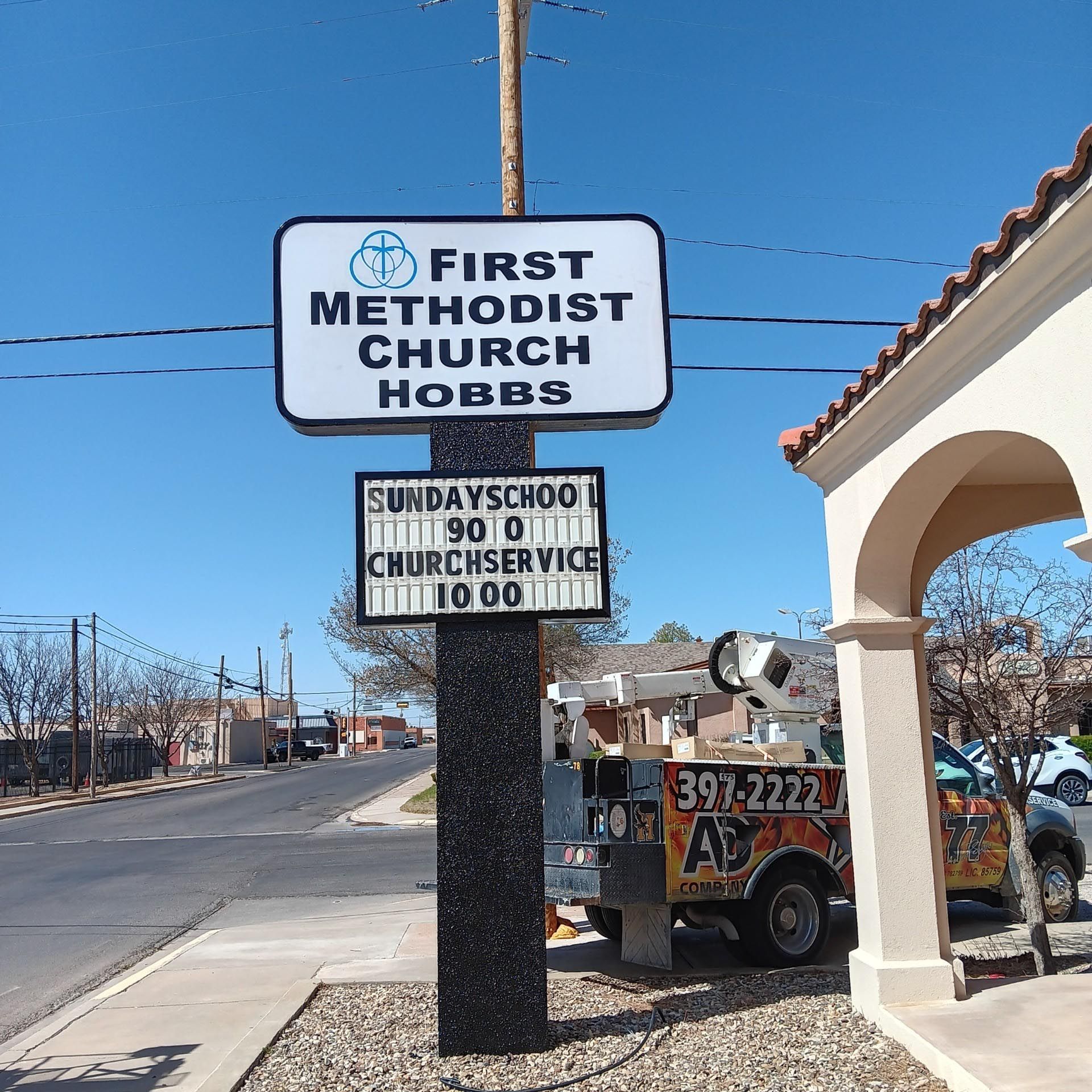 A sign for the first methodist church in hobbs