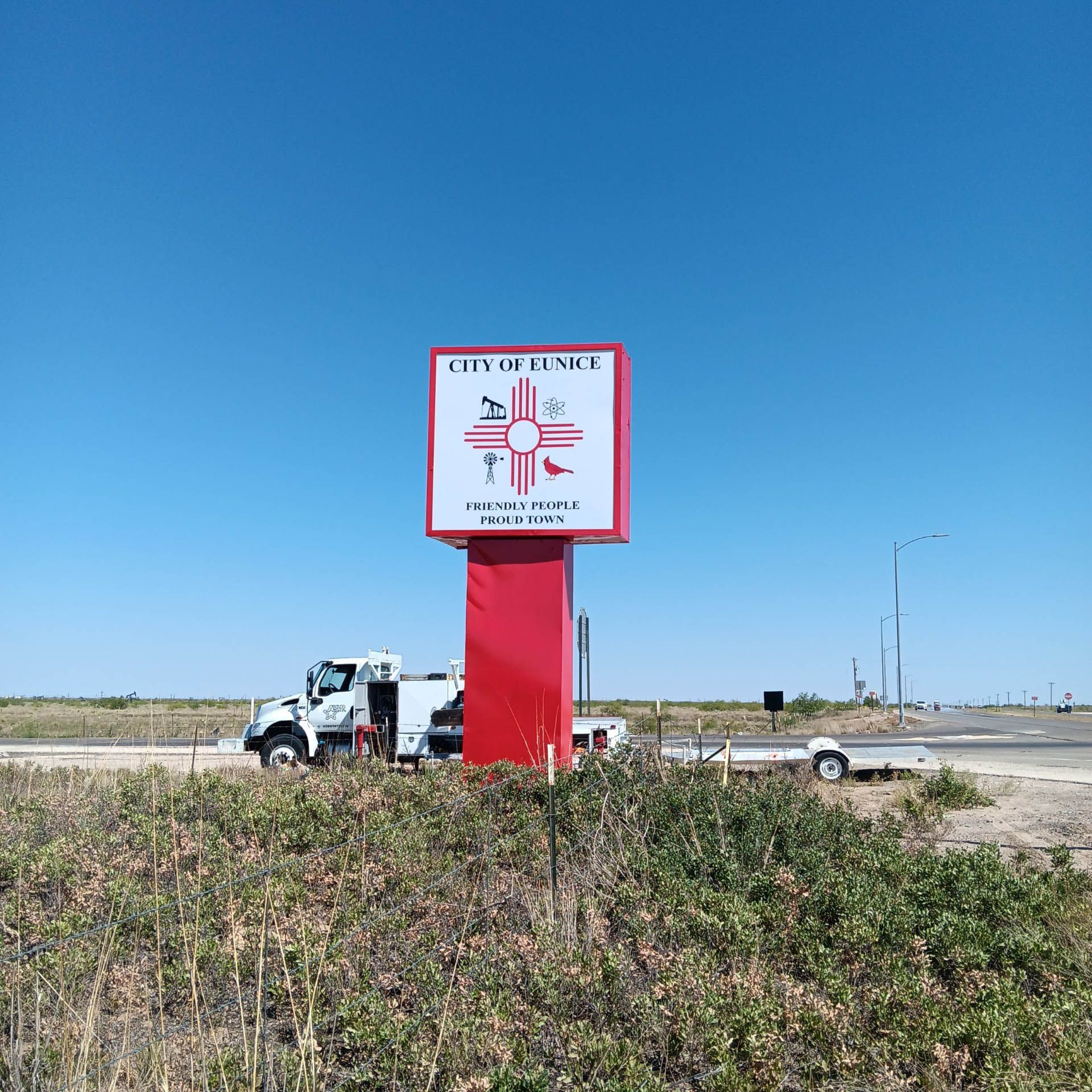 A red and white sign that says city of el paso
