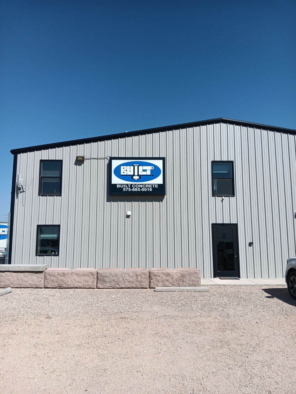 A large building with a sign on the side that says rm lt