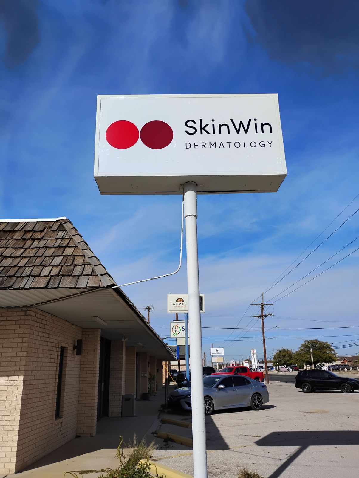 A sign that says skinwin on it in front of a building