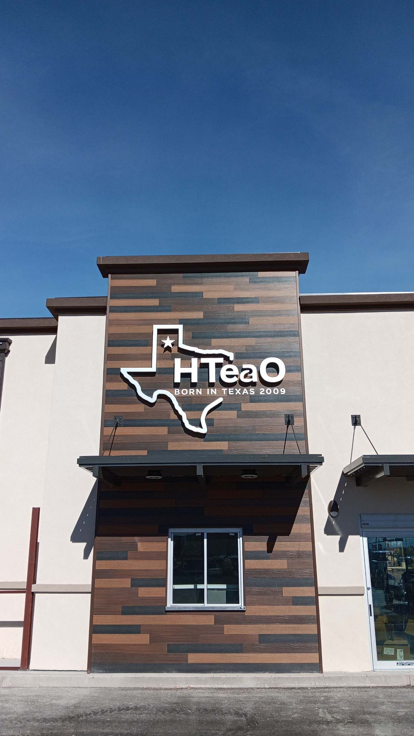 The front of a building with a sign that says hteao on it.