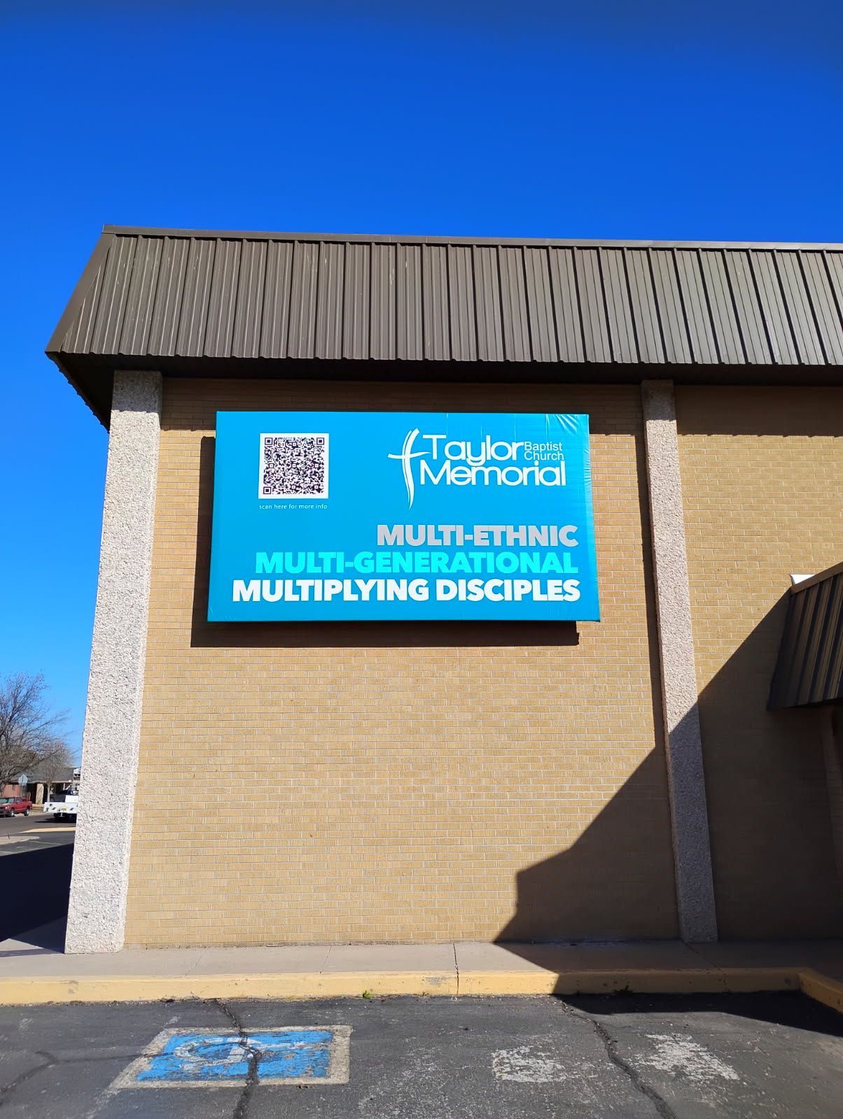 A sign on the side of a building that says taylor memorial