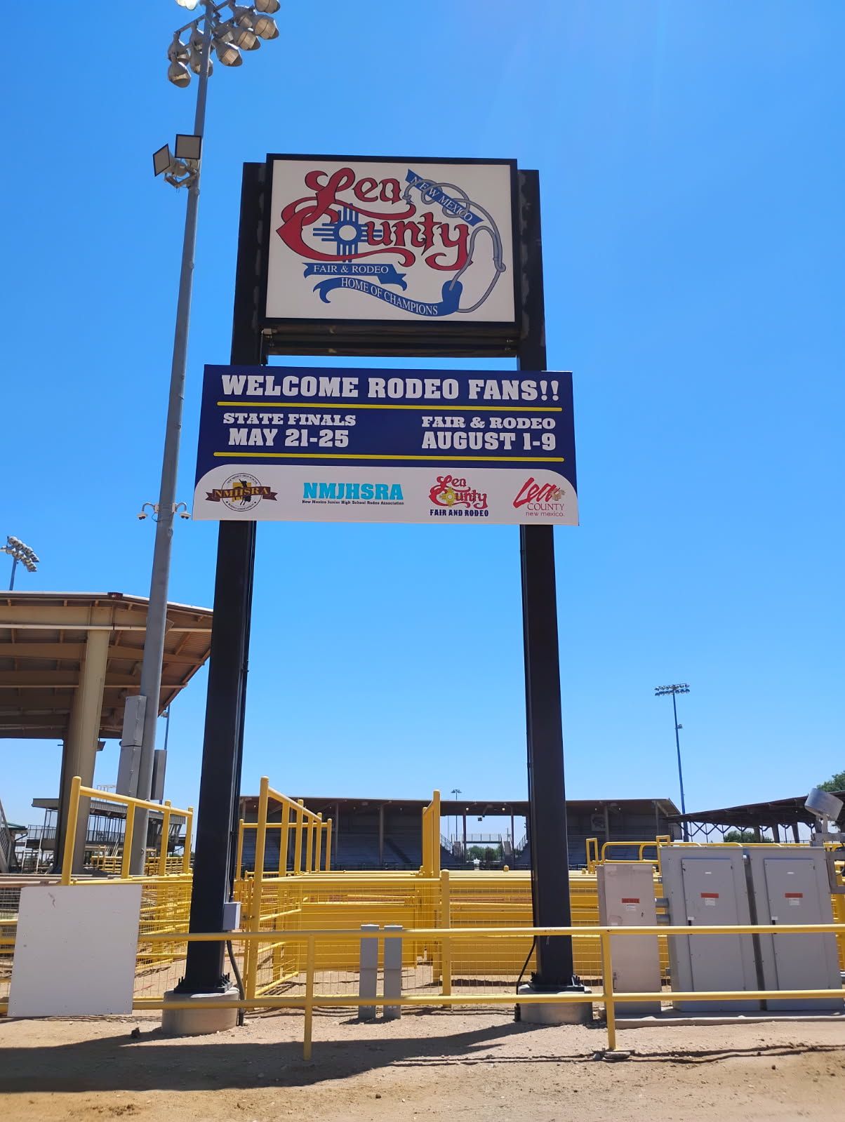 A large sign that says welcome rodeo fans