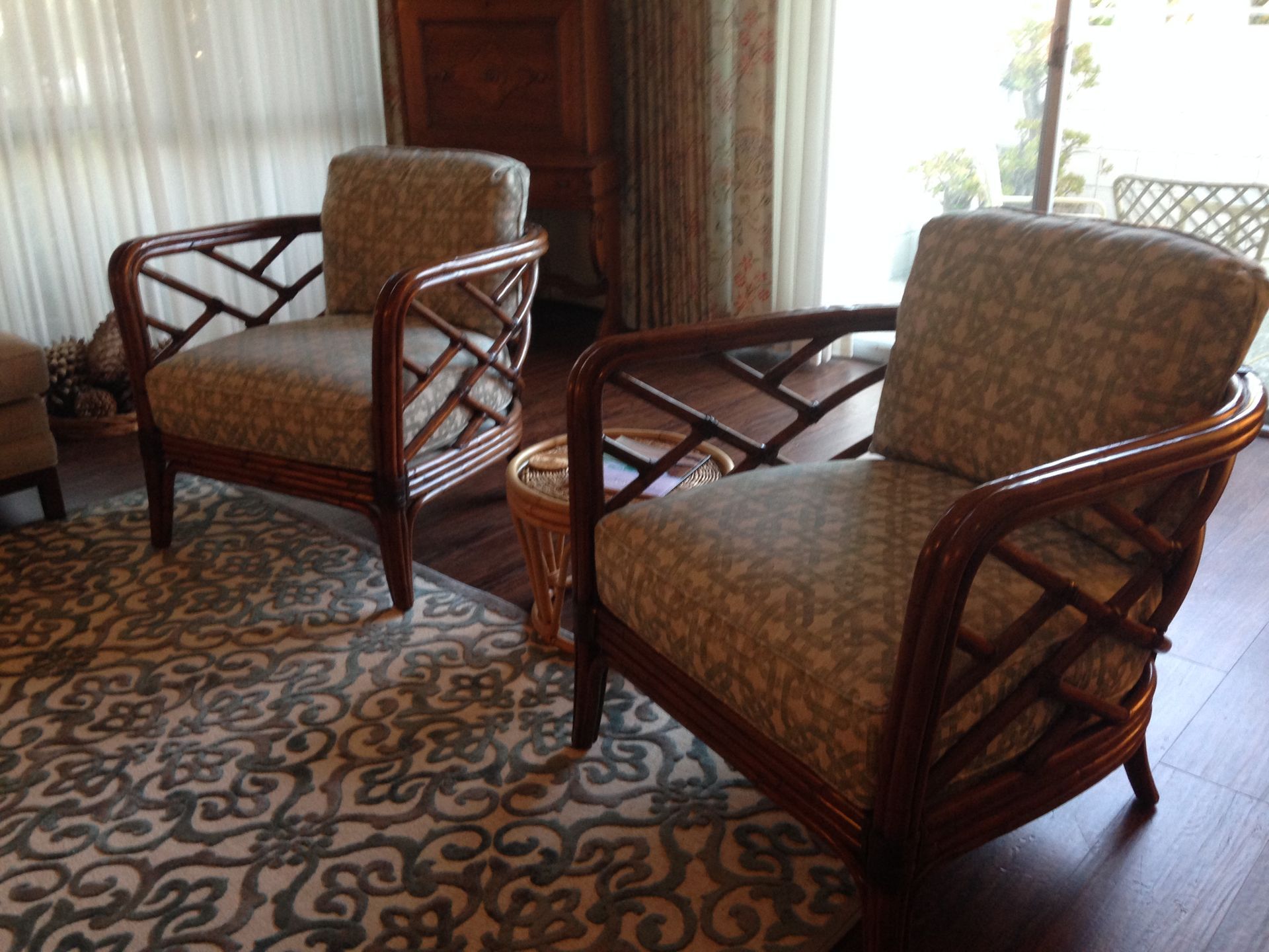 A living room with two chairs and a rug