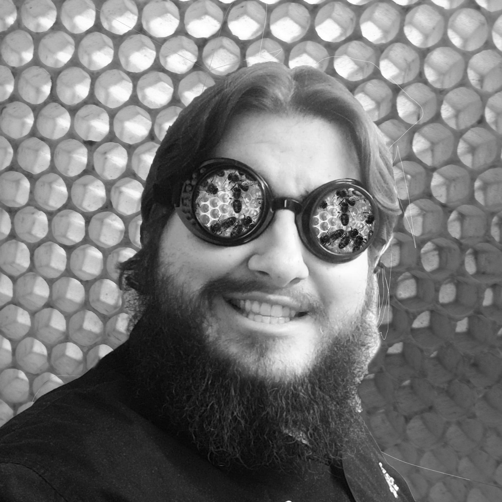 Image of a beard man wearing a shades