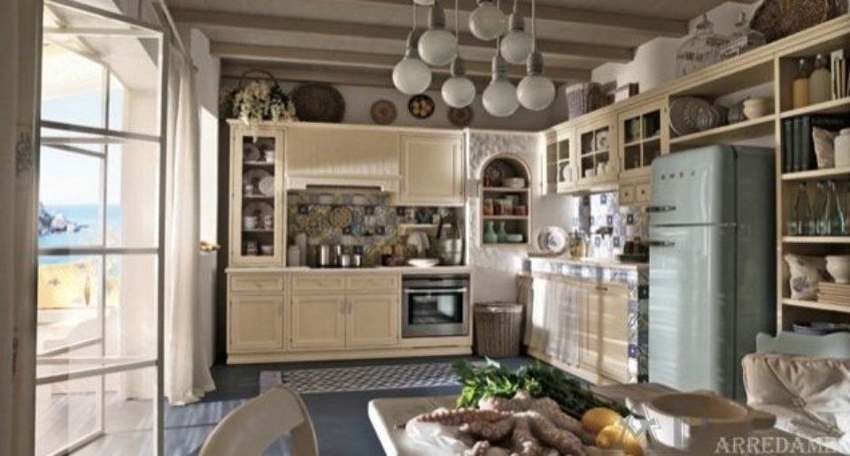 Cucina con lampadari a globo