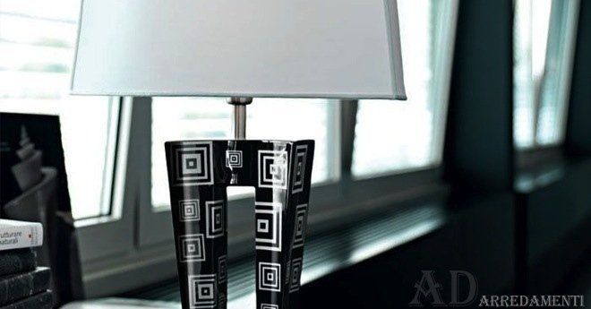 Lampada nera con buco