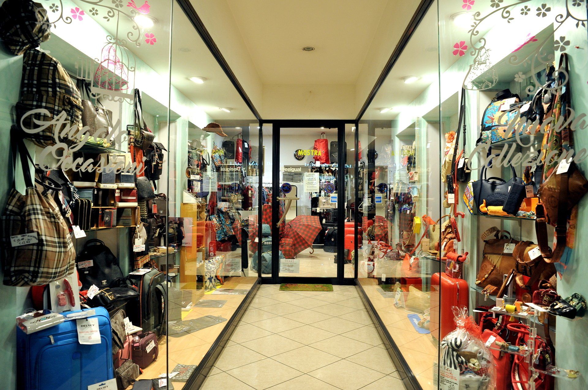 Vetrina pelletteria Biagini