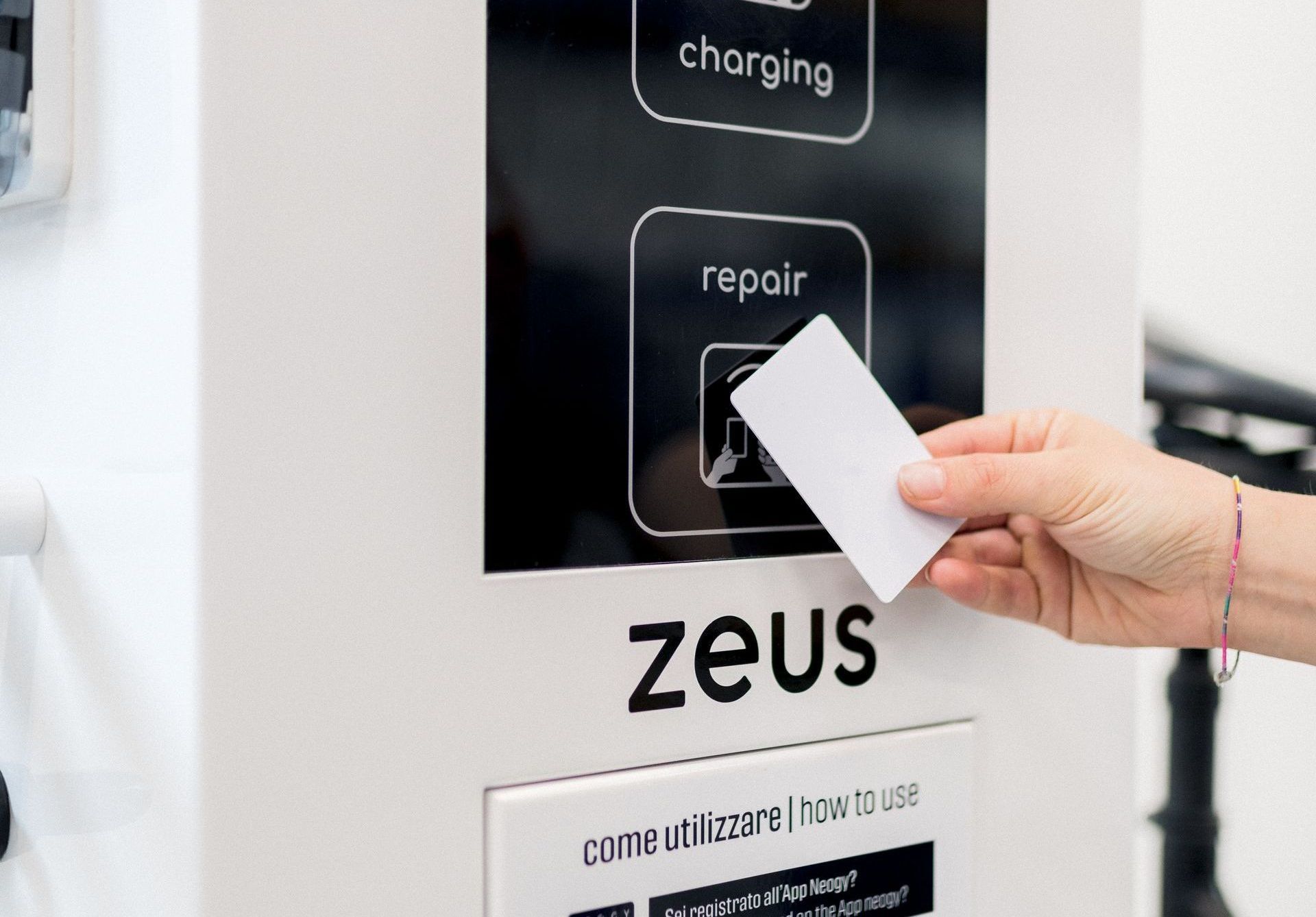 Ricarica con tessera RFID | Zeus Charging Station