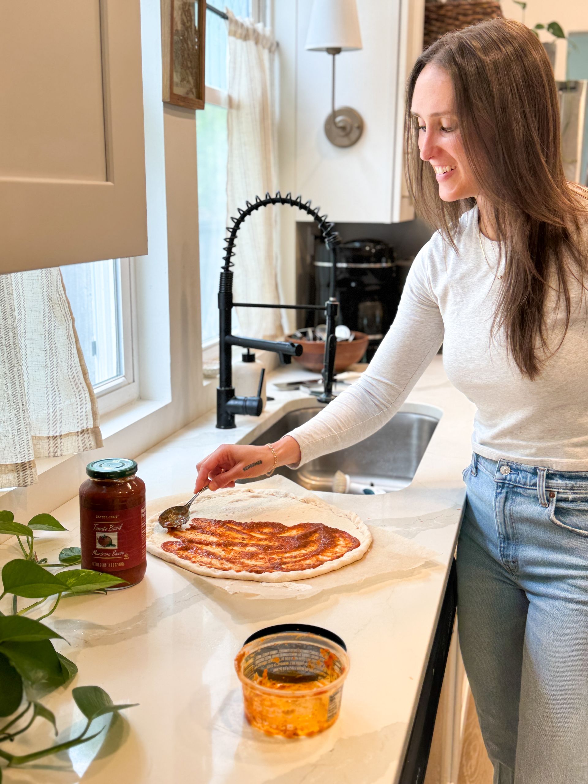 Dietetic counselor Jourdan fills a cup with ice in a client's kitchen