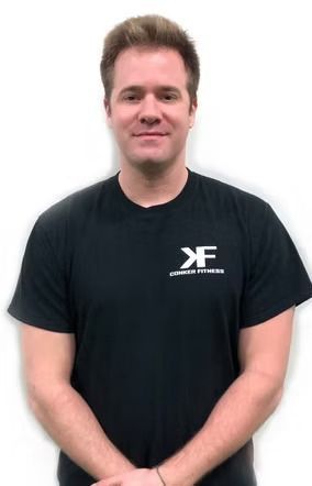 A man is wearing a black t-shirt with the letter e on it.