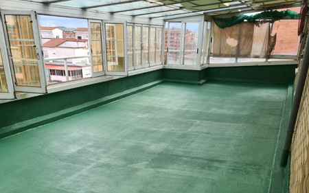 impermeabilización de terraza para eliminar humedades en un piso de san sebastian de los reyes, madrid