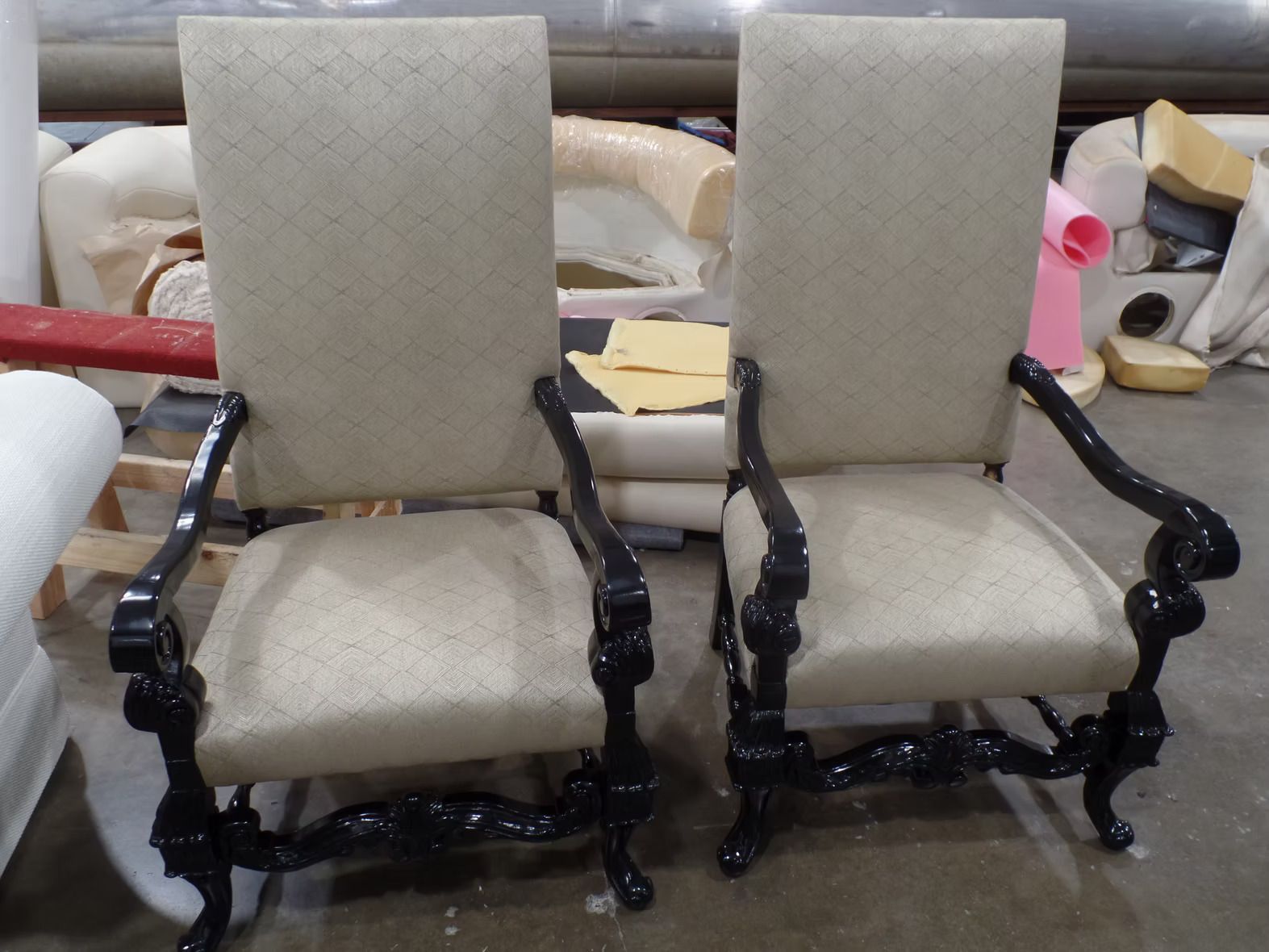 Two chairs are sitting next to each other in a room