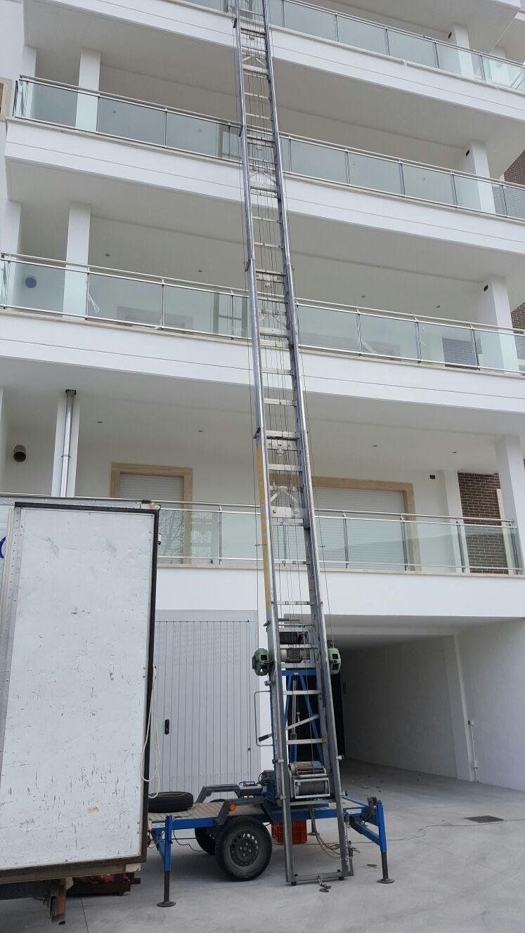 trasloco con scala aerea