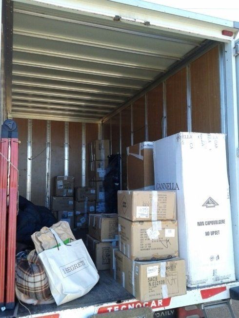 carico mobili e materiale per trasloco