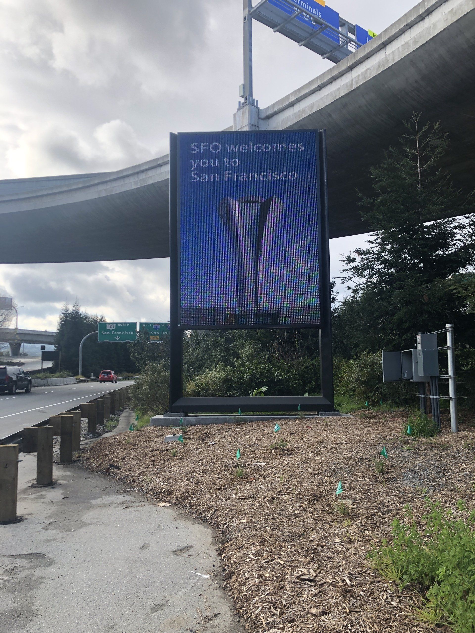 Outdoor wayfinding at the SFO airport.