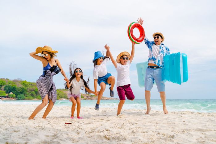 Happy Family At The Beach – W Palm Beach FL – Group Dental Palm Beaches