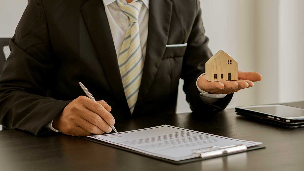 The Differences Between Mortgages & Deeds of Trust