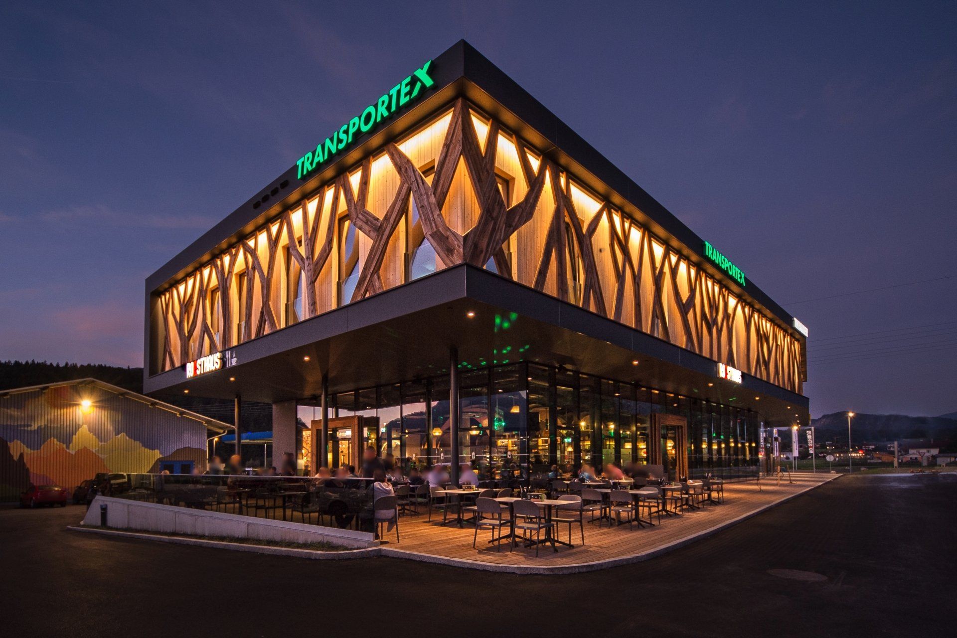 Holzbau Gewerbebau Nacht